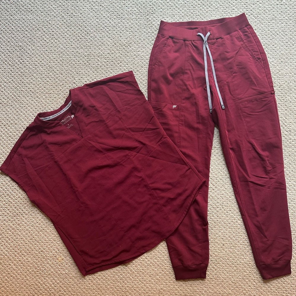 Fabletics Burgundy Scrubs Jogger Set Size Small